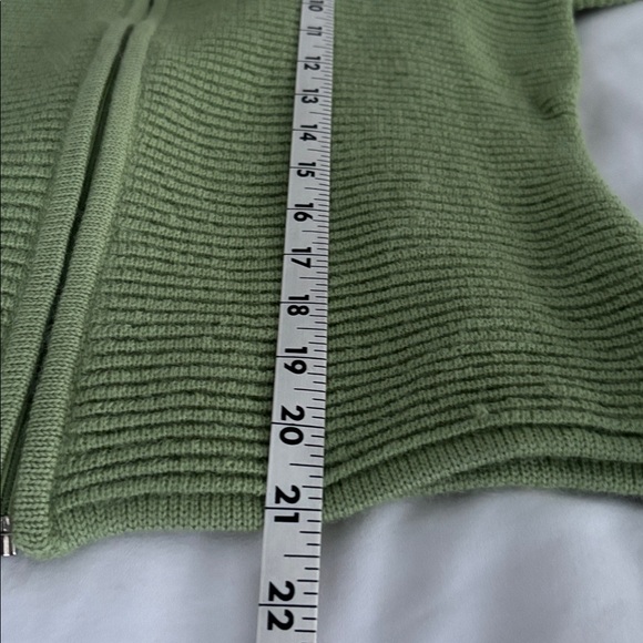 100% Baby Alpaca Women's Green Cardigan Sweater - Picture 6 of 7